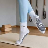 Chaussettes de sport antidérapantes pour femmes, respirantes, en coton tricoté, chaussettes de yoga, design personnalisé, chaussettes de sport personnalisées pour le Pilates et le yoga