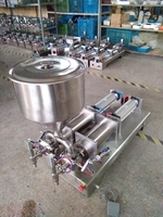 Machine de remplissage spécialisée de qualité alimentaire pour le lait, remplisseuse semi-automatique de bouteilles en plastique pour produits laitiers