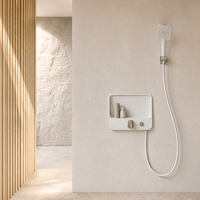 Système de douche mural blanc minimaliste avec double poignée, mitigeur en céramique intégré, étagère de rangement et jet doux effet pluie