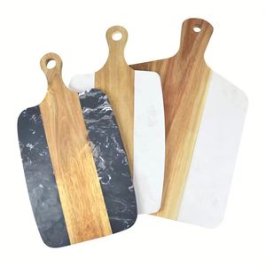 Planche à découper et à servir personnalisée en marbre et bois d'acacia pour la découpe et la préparation des aliments - Product Image 4
