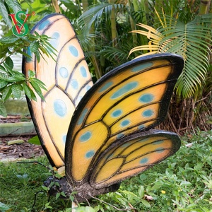 Decoración de Jardín para el Hogar, Escultura Grande de Fibra de Vidrio Artificial Realista, Accesorios Luminosos, Hermosa Estatua de Mariposa con Soporte - Product Image 1