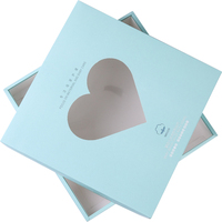 Boîtes d'expédition en papier kraft jetables personnalisées en gros avec fenêtre en forme de cœur, fermeture pour Noël et mariages, gaufrage et pelliculage à chaud doré