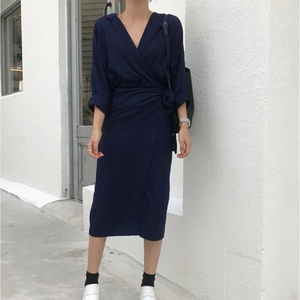 Vestido de Mujer Personalizado OEM de Alta Calidad, Nuevo Modelo Otoñal, Vestido Cruzado Irregular con Lazos en la Cadera, Cuello en V, Manga Larga, Color Sólido - Product Image 2