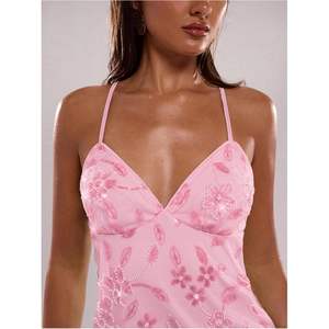 เสื้อสายเดี่ยวปักเลื่อมสำหรับผู้หญิง คอวี สายสปาเก็ตตี้ เปิดหลัง เหมาะสำหรับใส่ไปเที่ยวคลับหรืองานปาร์ตี้ - Product Image 1