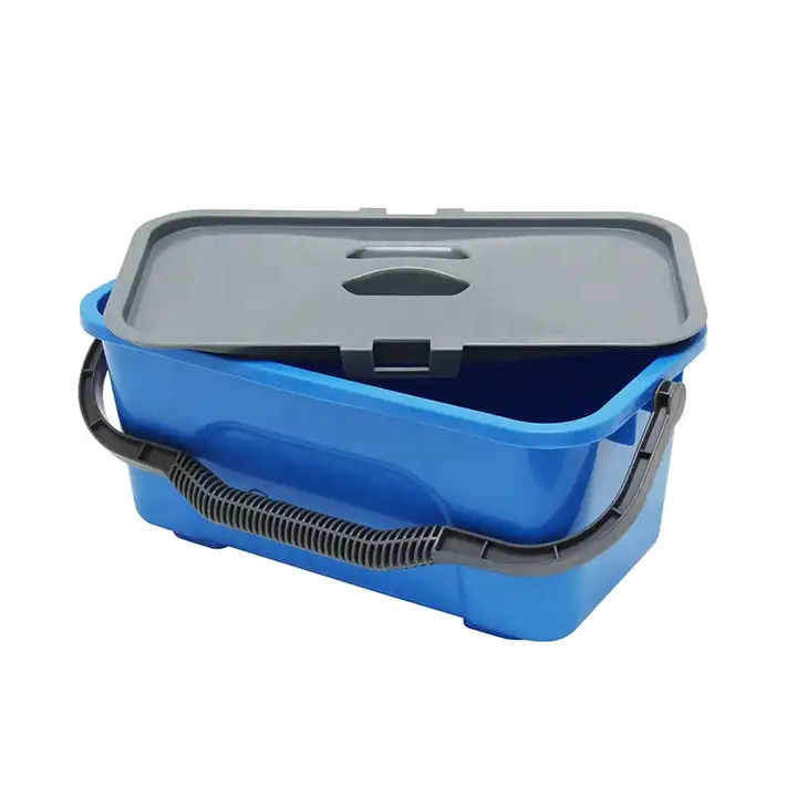 Bucket with lid