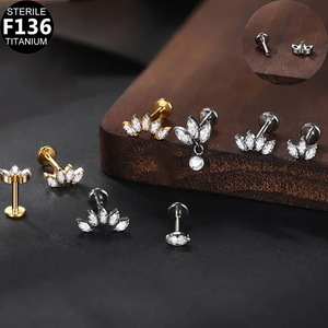 Boucles d'oreilles clous en titane stérile F136 avec zircon pour piercing du cartilage et des lèvres, bijoux unisexes, cadeau - Product Image 1