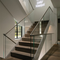 Escalier de grenier compact à double poutre en acier et bois - Écologique et durable, marches intérieures avec installation DIY
