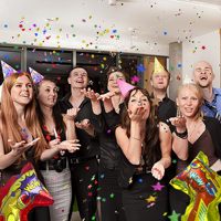 Pistolet lance-confettis et feux d'artifice gonflables portatifs pour le Nouvel An, les anniversaires, Noël, les mariages et les remises de diplômes