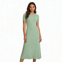 Robe d'été en soie brillante de haute qualité OEM, nouvelle mode, tricotée, ajustée, à manches courtes pour femmes