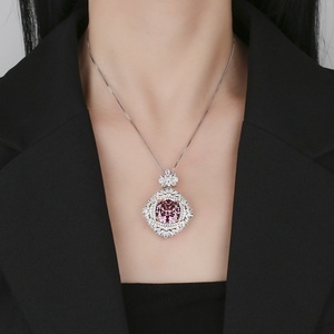 Collar con Colgante Geométrico de Circonia Cúbica Rosa de Corte Cuadrado de 16*16 mm, Diseño de Nido de Pájaro de Cobre Ecológico y Moderno para Mujer - Product Image 5