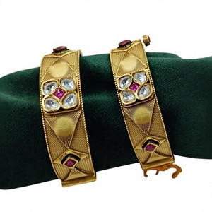 Magnifiques bracelets ouvrables en laiton plaqué or de qualité supérieure avec moissanite, deux ensembles pour femmes et filles, collection pour mariage. - Product Image 2