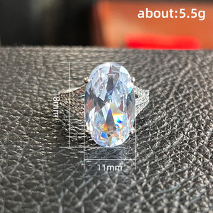 F1581 Anello di fidanzamento da donna in oro bianco con diamante naturale taglio ovale colore D e diamanti laterali - Product Image 4