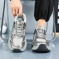 Nouvelles chaussures de course décontractées pour couples, à lacets, semelle épaisse, légères, respirantes en maille, tendance et polyvalentes pour l'été