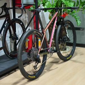 Bicicletta da Montagna MCELO T800 in Fibra di Carbonio EVO2 - 12 Velocità, Freni a Disco da 29 Pollici, Pneumatici da <span class=keywords><strong>2</strong></span>,1 Pollici, Forcella Anteriore ROCKSHOX Judy a Pressione d'Aria - Product Image 1