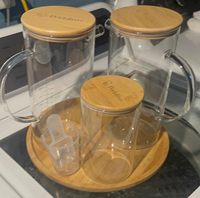 Ensemble de distributeurs de savon liquide en verre ambré premium de 64 oz avec plateau en bambou estampé à chaud, étiquettes et pulvérisateur à pompe pour une organisation pratique à la maison