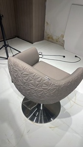 Fauteuil de Barbier Hydraulique Blanc, Chaise de Salon de Coiffure Rembourrée et Ajustable en Hauteur, Pivotante à 360 Degrés pour Salon de Beauté - Product Image 3