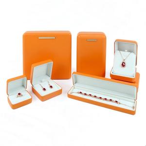 Articles très demandés : Boîte à bijoux de luxe légère disponible en deux couleurs, boîte à bijoux en cuir PU, ensemble de boîtes à bijoux en gros - Product Image 4