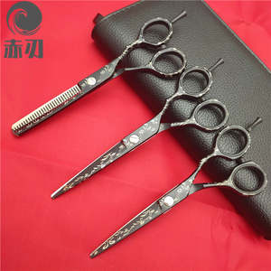 Tijeras de entresacar Inoue Kagami 440C de 30 dientes, negras con patrón, para diestros, de grado profesional para estilistas - Product Image 3