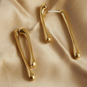 Orecchini di moda europei e americani di nuovo Design asimmetrici semplici orecchini pendenti in metallo per ragazze alla moda - Product Image 3