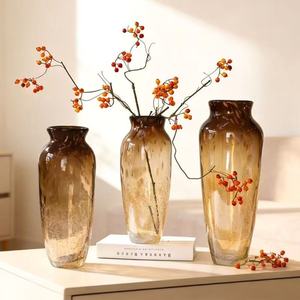 RYLAVA Set di 3 Vasi Moderni in Vetro Ambrato, Vasi Decorativi per Fiori Secchi, Matrimoni e Arredamento Moderno - Product Image 4