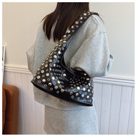 Elegante bolso de cuero para mujer, nueva moda 2025, gran oferta de Alibaba, bolso informal para axilas para mujer, bolso de hombro con remaches para mujer