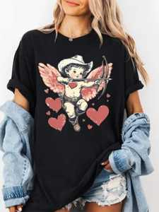 T-shirt da donna Cowboy Cupid per San Valentino, vestibilità ampia, girocollo, manica corta, stile western, stampa, 100% cotone - Product Image 1