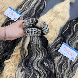 Extensiones de trama de cabello ondulado natural de gran calidad hechas de cabello vietnamita crudo de primera calidad, calidad de fábrica superior lista para enviar - Product Image 3