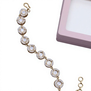 Bracelet tennis élégant plaqué or avec pierres de zircon rondes serties clos, design classique pour femme, idéal pour les mariages et les soirées. - Product Image 1