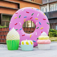 Sculpture de dessert en fibre de verre, accessoires personnalisés en forme de cornet de glace fondant, statue en résine de beignets, bonbons et gâteaux pour la décoration de vitrine de magasin