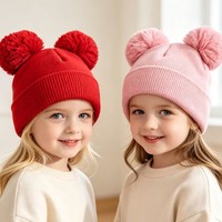 Nouveaux bonnets d'hiver tricotés avec double pompon, chapeaux pour enfants, logo personnalisé, étiquette tissée, casquette chaude coupe-vent pour bébés filles et garçons