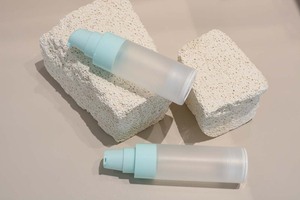Bouteille sous vide carrée en PET PP givrée verte transparente <span class=keywords><strong>sans</strong></span> gaz pour le nettoyant facial et le conditionneur Emballage de forme carrée - Product Image 4