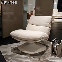 Fauteuil inclinable en cuir de style moderne avec tissu chaud et base en bois, confort ultime pour la maison ou l'hôtel