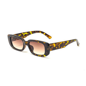 Gafas de sol Longying Retro Cat Eye con montura negra, lentes de PC con protección UV400 para mujer, protección solar, viajes, conducción, moda. - Product Image 2