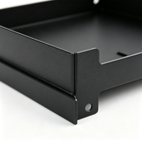 Plateau en tôle d'acier pour équipement de fabrication, avec pieds d'angle étagés, trous de montage pré-perforés, revêtement noir en poudre, pour applications électroniques