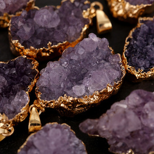 Unregelmäßiger <span class=keywords><strong>Amethyst</strong></span> Anhänger Natur kristall Halskette Edelstein <span class=keywords><strong>Amethyst</strong></span> Zubehör Roh stein Anhänger für Daily Wear Schmuck - Product Image 3