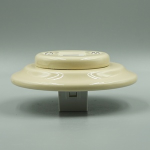 Enchufe de pared montado al ras de cerámica marfil Salida de <span class=keywords><strong>porcelana</strong></span> retro con puertos USB y tipo C Cargador de energía de estilo <span class=keywords><strong>vintage</strong></span> - Product Image 3