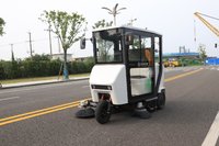 Yuanfan Electric Ride-On Street Sweeper Equipo de aspiradora de piso eficiente con motor como componente central utilizado para la venta