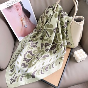 Pañuelo Cuadrado <span class=keywords><strong>de</strong></span> <span class=keywords><strong>Seda</strong></span> con Acabado Satinado, Diseño Geométrico a Cuadros, Elegante y Lujoso, para Verano, Personalizable, Ultra Suave y Liso - Product Image 2