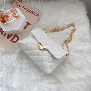 おしゃれなレディースクロスボディショルダーバッグ、ロックチェーン付きダイヤモンド格子柄メッセンジャーバッグ - Product Image 2