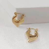Boucles d'oreilles tendance de luxe en forme de cœur en acier inoxydable 18 carats plaqué or, prix de gros moins cher, boucles d'oreilles lisses en forme de goutte d'amour pour femmes