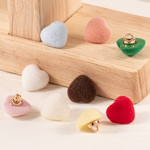 Cardigan en <span class=keywords><strong>velours</strong></span> vintage pour <span class=keywords><strong>femme</strong></span> avec boutons en alliage en forme de cœur colorés de 20 L, accessoires de couture pour vêtements - Product Image 1