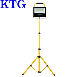 Projecteur LED <span class=keywords><strong>solaire</strong></span> rechargeable de 200 watts avec trépied/support de 2 mètres, projecteur <span class=keywords><strong>solaire</strong></span> à LED haute efficacité - Product Image 1