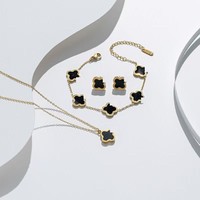 Vente en Gros Ensemble de Bijoux Plaqué Or 18 Carats en Acier Inoxydable Trèfle à Quatre Feuilles 15 MM Bracelet Trèfle Porte-Bonheur Mode