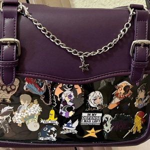 Sac bandoulière Ita Bag personnalisé style gothique punk avec insert amovible pour l'affichage de badges - Product Image 6