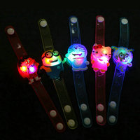 Vente en gros, bande dessinée créative réutilisable, cadeau de fête pour enfants, montre LED lumineuse, Bracelet clignotant, Bracelet lumineux