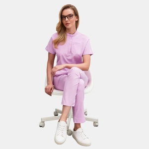 Ensemble d'uniformes médicaux personnalisés très demandés pour femmes : haut en jersey et pantalon pour médecins, infirmières et patients - Product Image 2