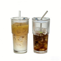 Gobelet en verre de luxe moderne grande capacité avec couvercle et paille, rayures verticales, esthétique soignée, réutilisable, idéal pour la maison, parfait pour les boissons froides