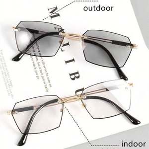 Gafas de Lectura Fotocromáticas con Lentes que Cambian de Color, Anti Luz Azul, sin Montura, para Hombre y Mujer, con Logotipo Personalizado - Product Image 4