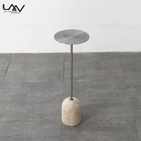 Canapé de salon de style moderne mini table d'appoint pour chambre d'hôtel meuble de table d'angle à base de marbre et cadre en métal