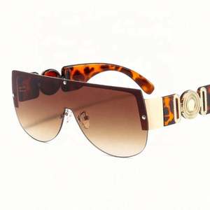 Gafas de Sol Retro Personalizadas con Logotipo Degradado, Lentes de Una Pieza, Protección UV400, Gafas de Sol Extra Grandes para Hombre y Mujer - Product Image 1